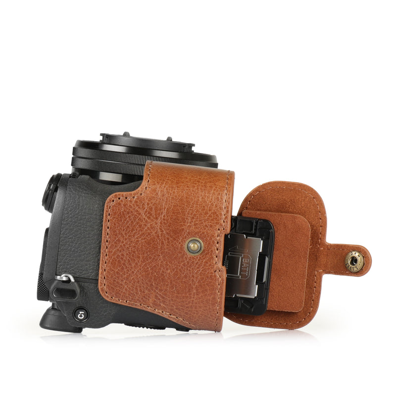 MegaGear Sony Alpha A6700 (16-50mm) Stylish and Protective Top Grain Leather Camera Case