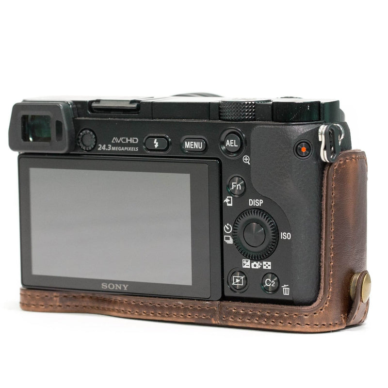 MegaGear Ever Ready Leder Kamera Halbtasche mit Trageriemen und Batteriezugang für Sony Alpha MegaGear Ever Ready Leder Kamera Halbtasche mit Trageriemen und Batteriezugang für Sony Alpha