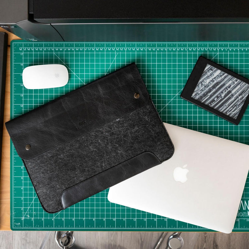 MegaGear Fine Leather and Fleece Sleeve Bag for MacBook Pro, MacBook Air and iPad Case